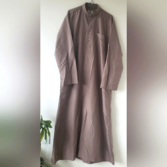 Men's traditional wear Thobe/ Jilbab - Picture 1 of 3